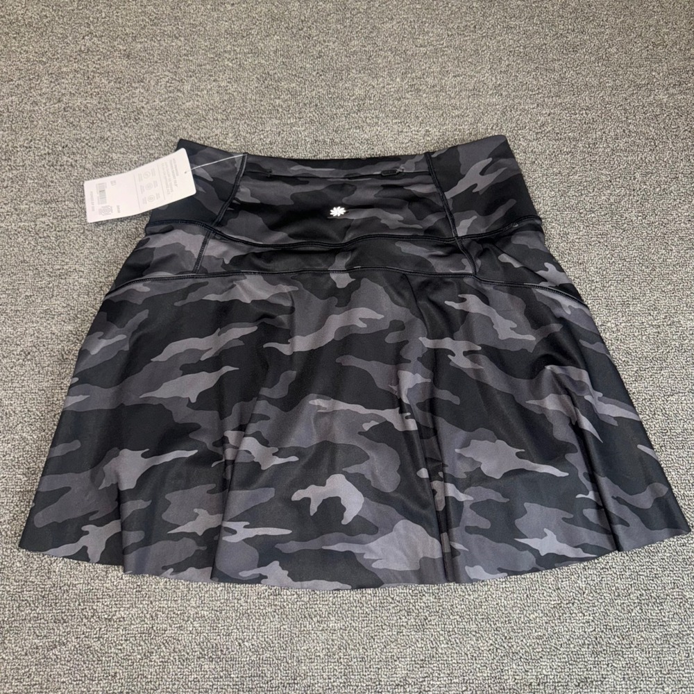 NWT Athleta Ace Printed Tennis Skort 15.5 Camo Grey Black Small Gorpcore Preppy